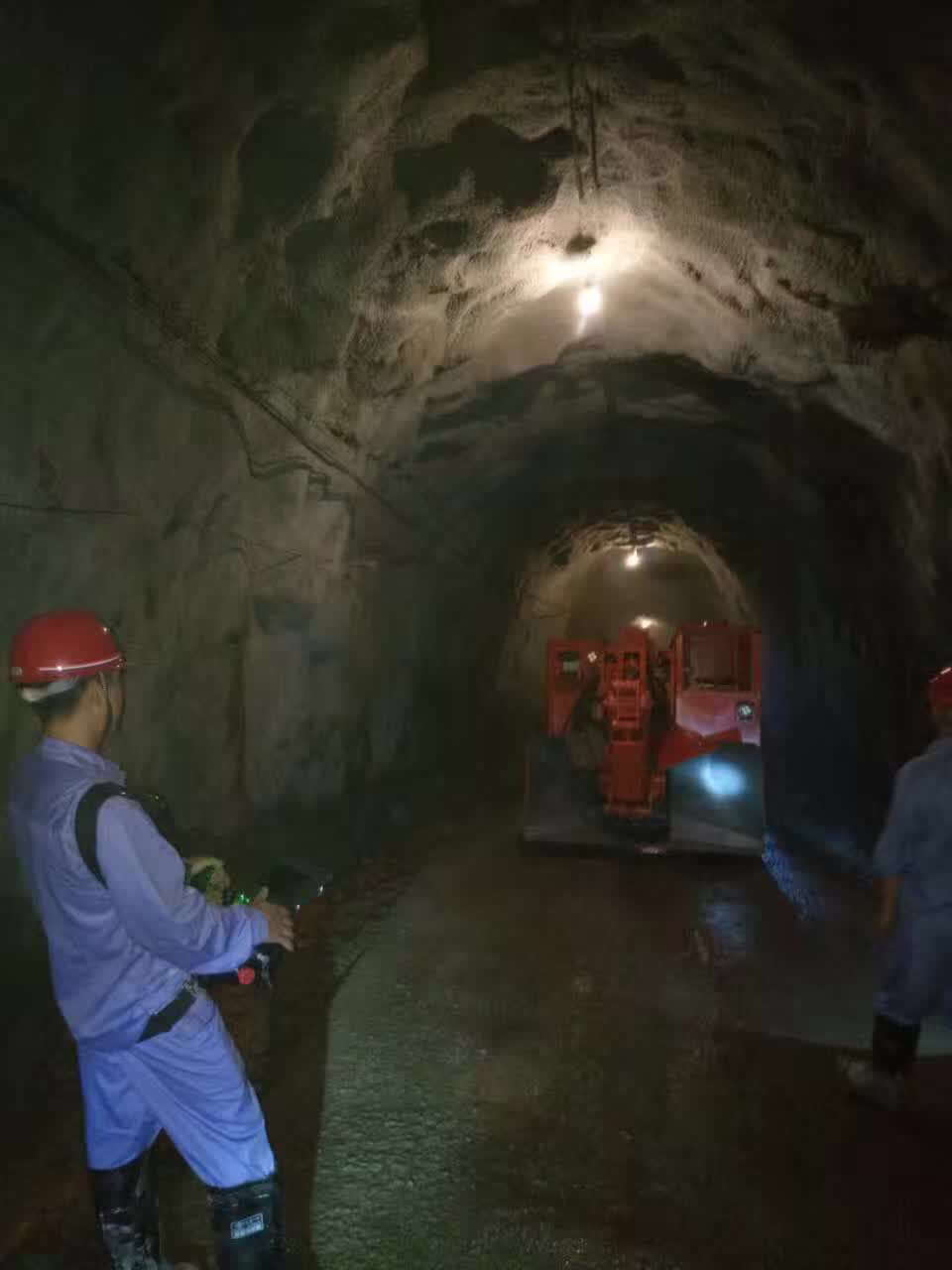 扒渣机视频无线遥控-遥控系统-地下扒渣机-铜矿开采-井下开采-浩特矿业