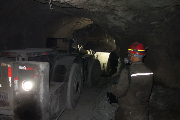 2立方铲运机-遥控系统-地下铲运机-铜矿开采-井下开采-浩特矿业